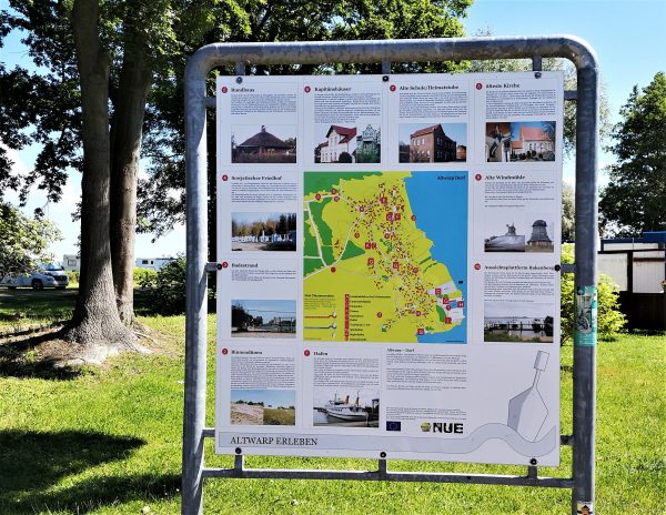 Eine Infotafel in Altwarp.