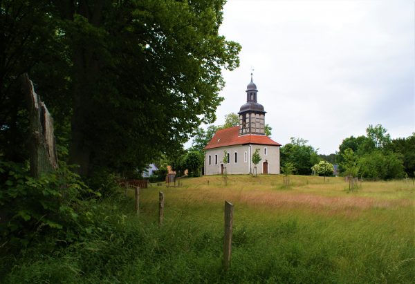 Die alte Dorfkirche von Rieth.