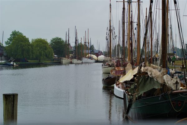 Historische Schiffe auf dem Ryck in Greifswald.